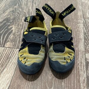 La Sportiva Kids Rock climbing shoes size 33 (Nike size 13-13.5)